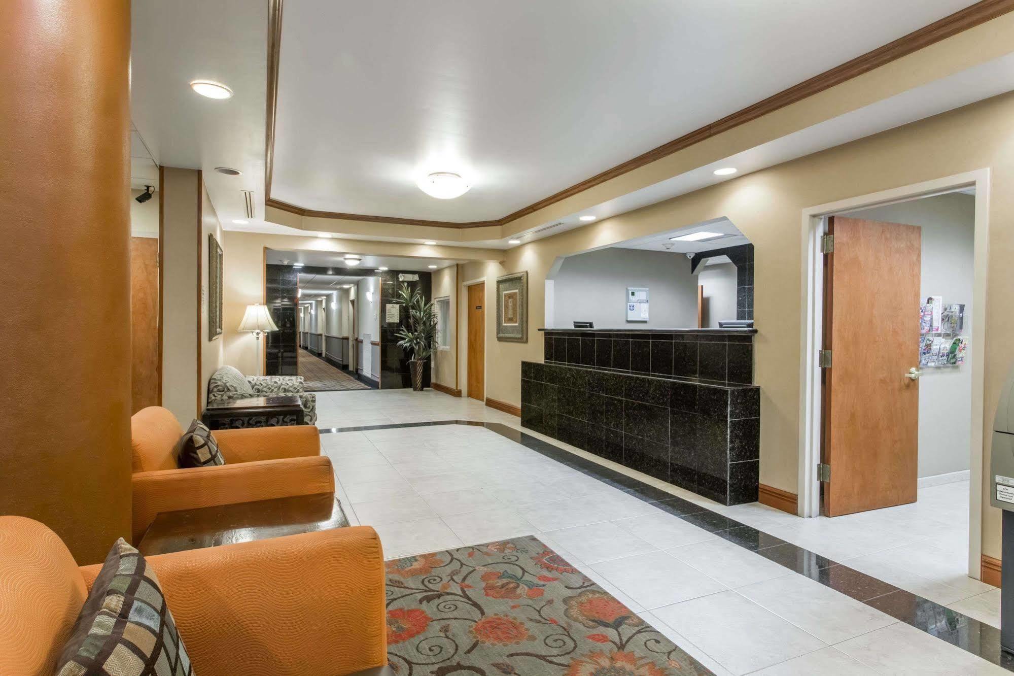 Days Inn & Suites By Wyndham Fort Pierce I-95 Exterior foto